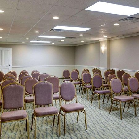 Clarion Inn & Suites Conference Center Covington Buitenkant foto