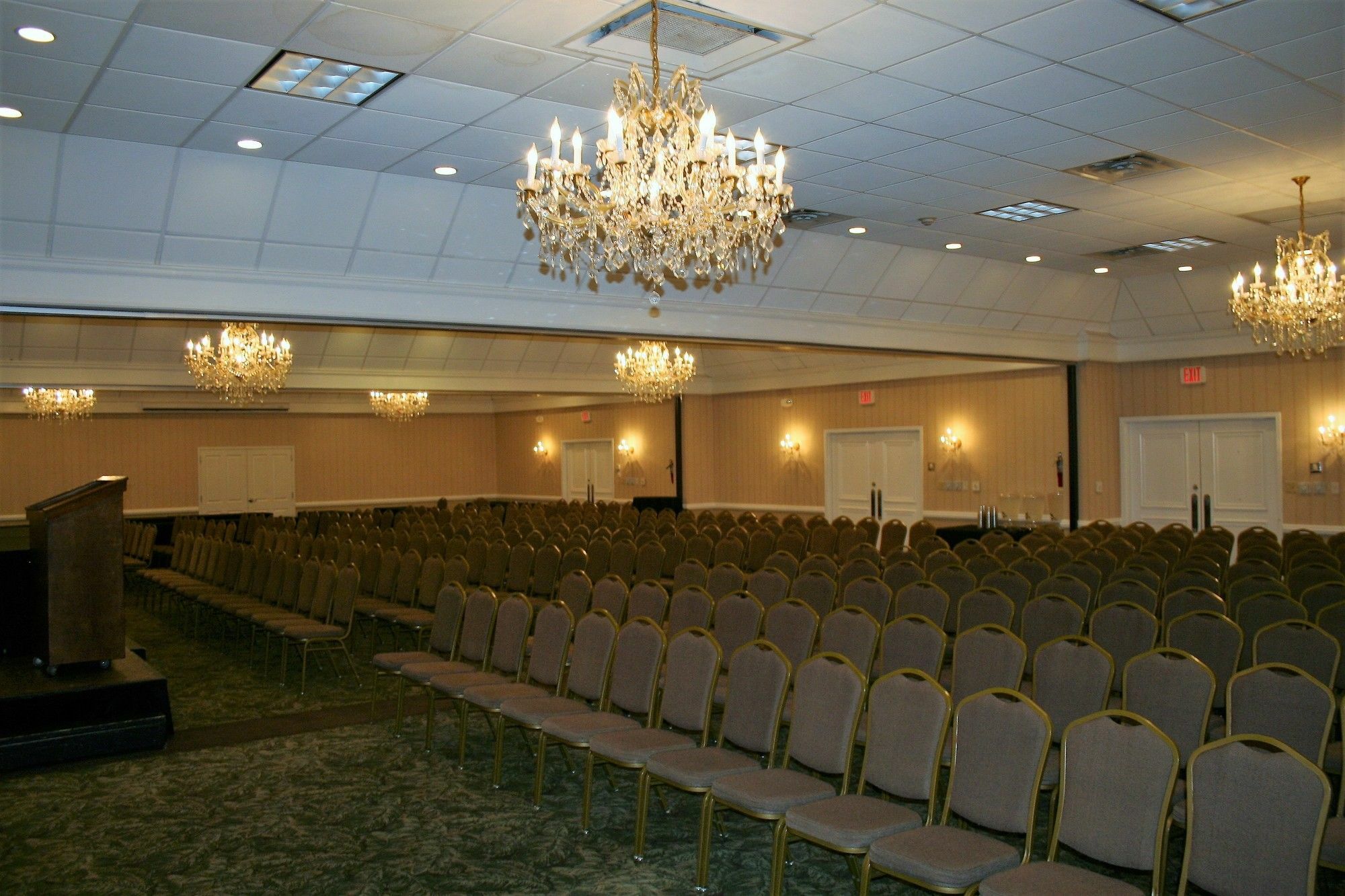 Clarion Inn & Suites Conference Center Covington Buitenkant foto